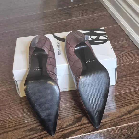 Nine West Women's Brown Croc-Embossed Heels - Picture 4 of 13